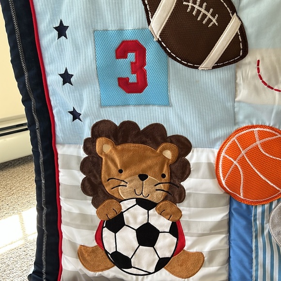 NWOT: Reversible Sports-Themed Quilt - Picture 4 of 6
